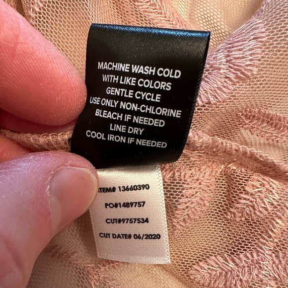 NWT Torrid Women’s 2X Taupe Sheer Mesh Embroidered Ruffle Sleeveless Blouse - Picture 9 of 11